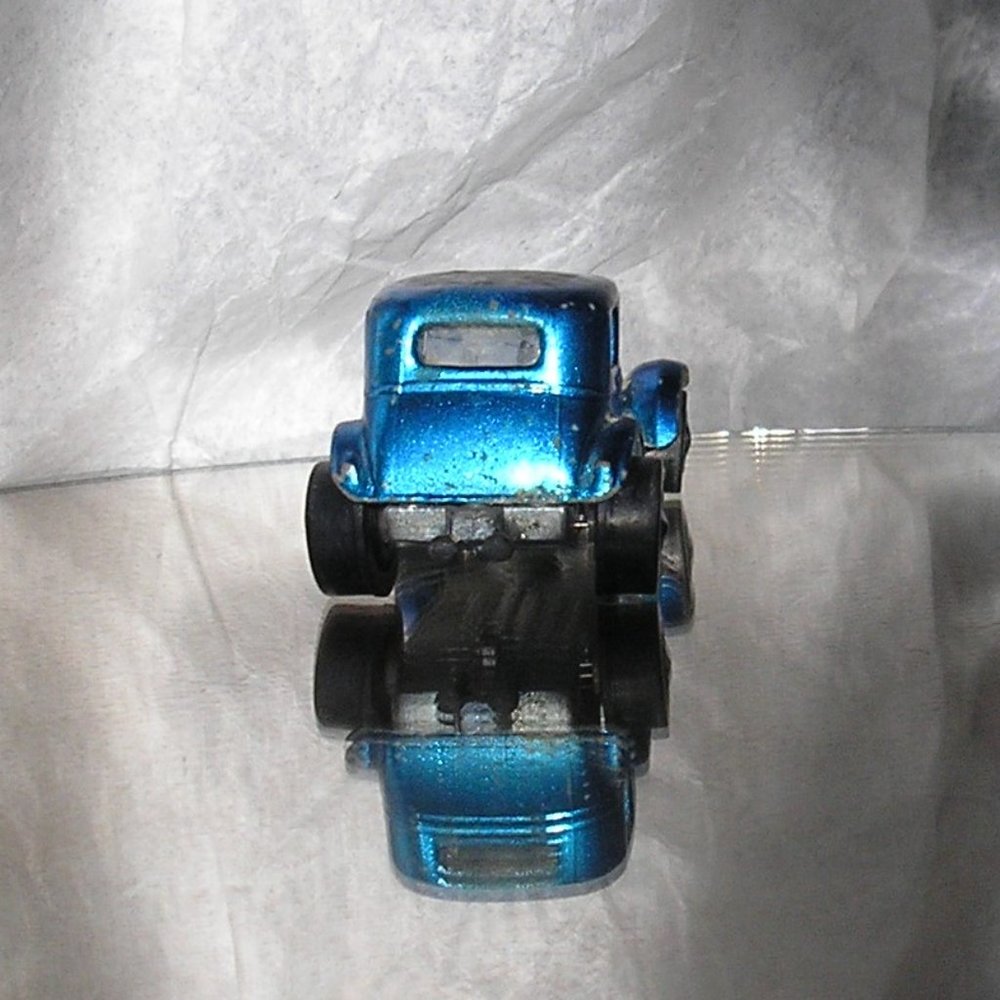 Hot Wheels Redline Classic 32 Ford Vicky Medium (Windex) Blue (1969) - Picture 4 of 7